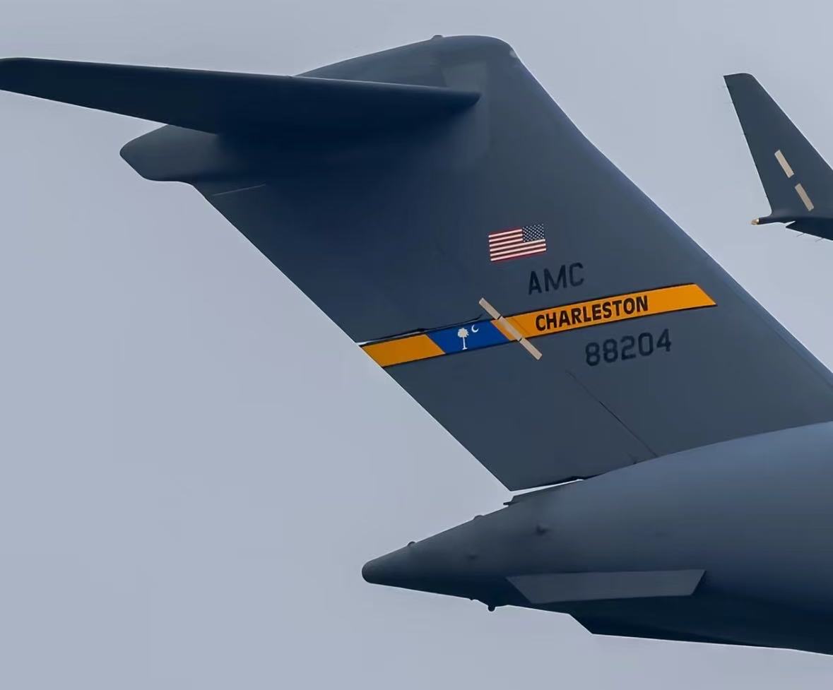 _FORAB's tweet image. 昨晚美军 C17 运输机，正式降落北京首都国际机场，根据历史经验，此为美国高级官员，访华前的运输物资准备。

根据白宫发言人在 3 月份的声明，特朗普将于 5 月 14 到 15 日，正式访问中国北京。
