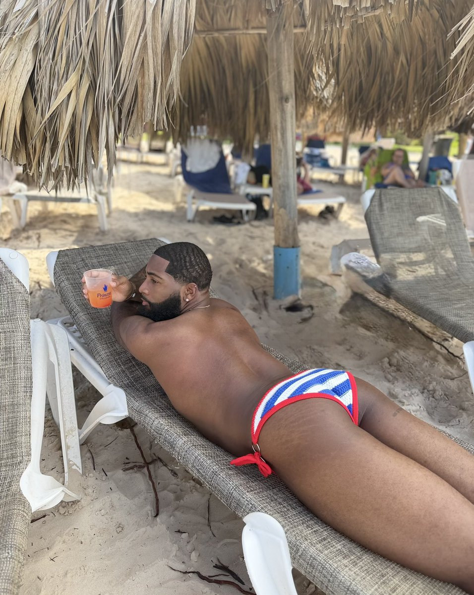 iamflashydae's tweet photo. quick getaway 🇩🇴 https://t.co/f6ge8omCt0