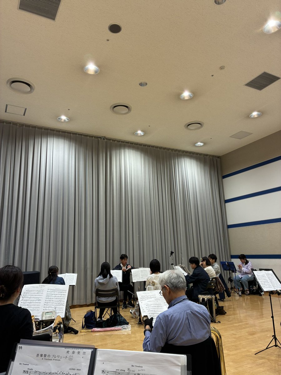 progresswind's tweet photo. 4/29は練習日でした！
参加者が少ない中、Cl充実でしたね^_^
次の本番は吹奏楽祭です！
演奏曲について、音程確認しながら合奏しました。
また、Cl、Tp、Hrnに見学の方が来られました。
団員募集中です！1回だけでなく2回きて入団考えられる方もいます♪
#福岡市吹奏楽
#金管募集
#木管募集
#ホルン https://t.co/qnCWKOy6Yp