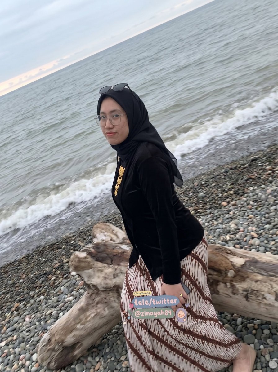 Mom Zyn (43yo) tweet media