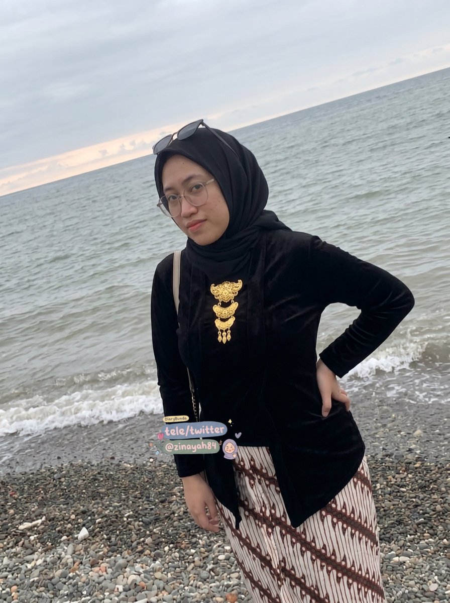 Mom Zyn (43yo) tweet media