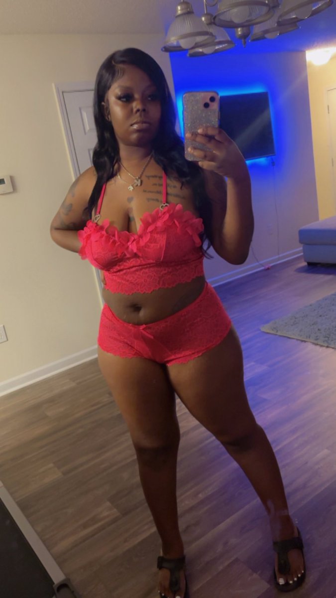 kaayflawless_'s tweet image. Girl you fine ash 🫣😍 #explorepage #fypシ゚ #chocolate