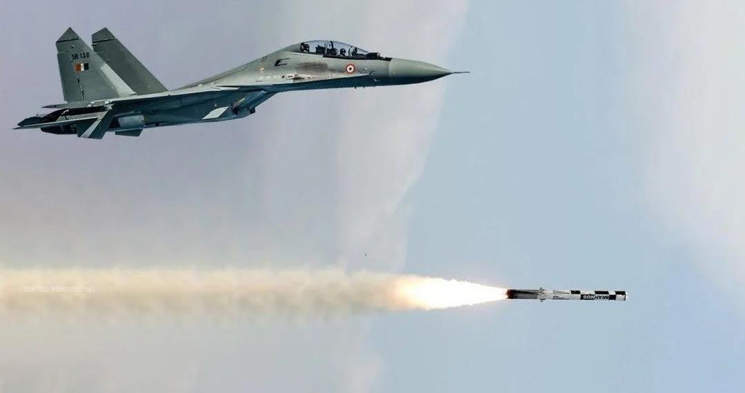 Sagat23__'s tweet image. Dhruv Rathee &amp;amp; Kanhaiya Kumar &amp;amp; Ravish IQ level 0000000% 

Indian military capability unstoppable op Sindoor only 1% capabilities show 🔥☠️🚀

#jaihind