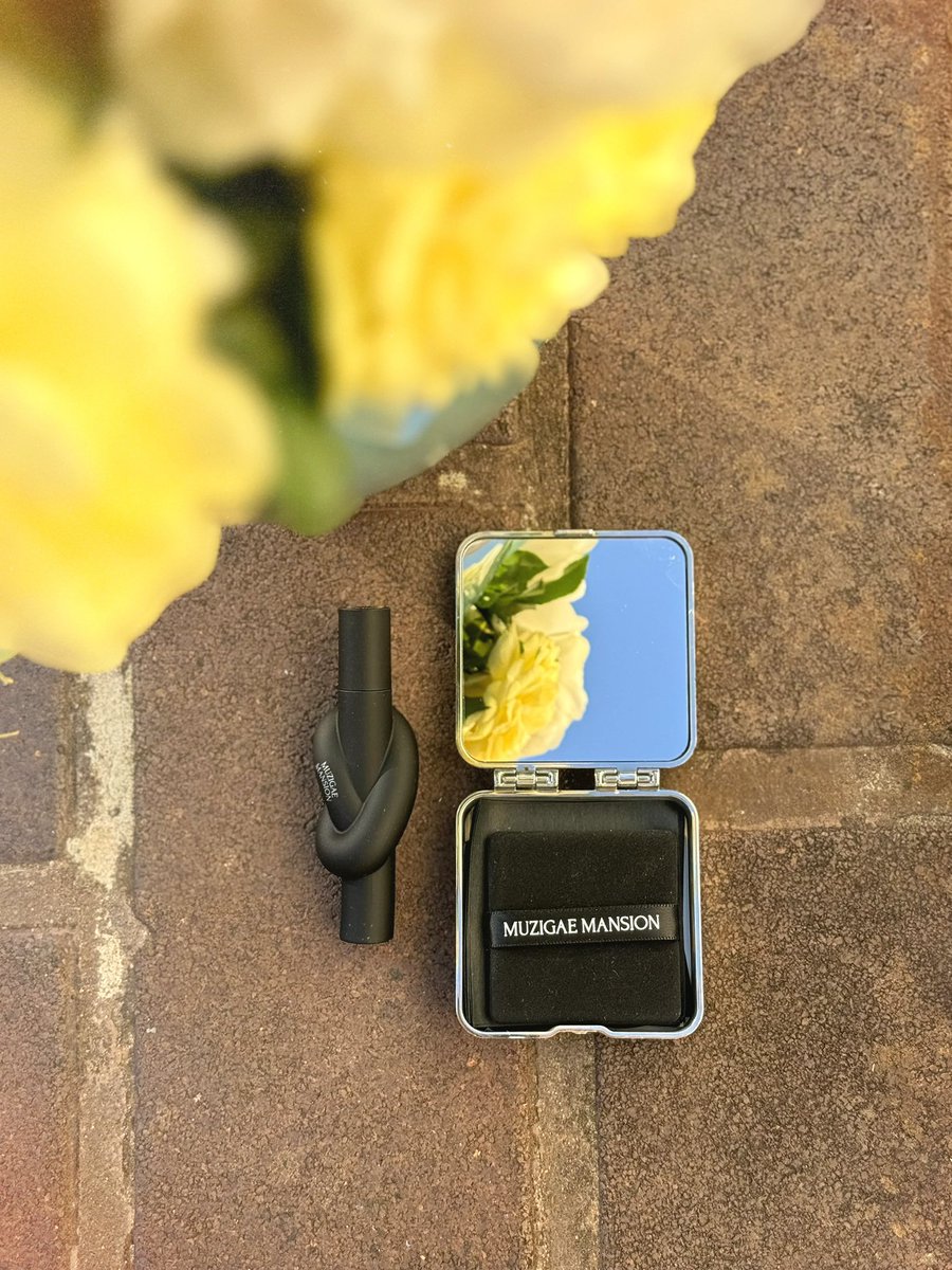 Righteous_Anna's tweet image. Next up… @Muzigae_Mansion @YesStyle the blurring clear look of the day. Sun in the winter, pool in the side, sunbathe by the brick wall. A look at day, going on the Righteous way 🗻
#makeup #cosmetics #beauty #trending #viral