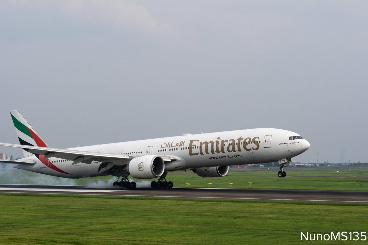 NunoMS135's tweet image. Emirates 
Boeing 777-31H(ER) 
A6-EPQ
Arrived from Dubai 
08 - 02 - 2026
CGK / Soekarno Hatta
.
.
Shot with Tamron 70-300mm F4.5-6.3 Di III RXD lens
#PlaneSpotting 
#Boeing 
#B777
