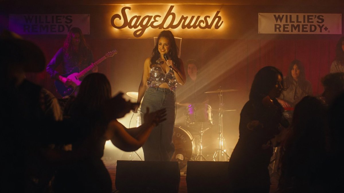 ntdiario's tweet image. 🎸Emily Nenni estrena video filmado en Austin para acompañar su nuevo álbum. Desde #Nashville, la artista muestra la cultura honky-tonk en imágenes con “Movin’ Shoes”.
ntdiario.com/nota/6428/emil…
#EmilyNenni #countrymusic