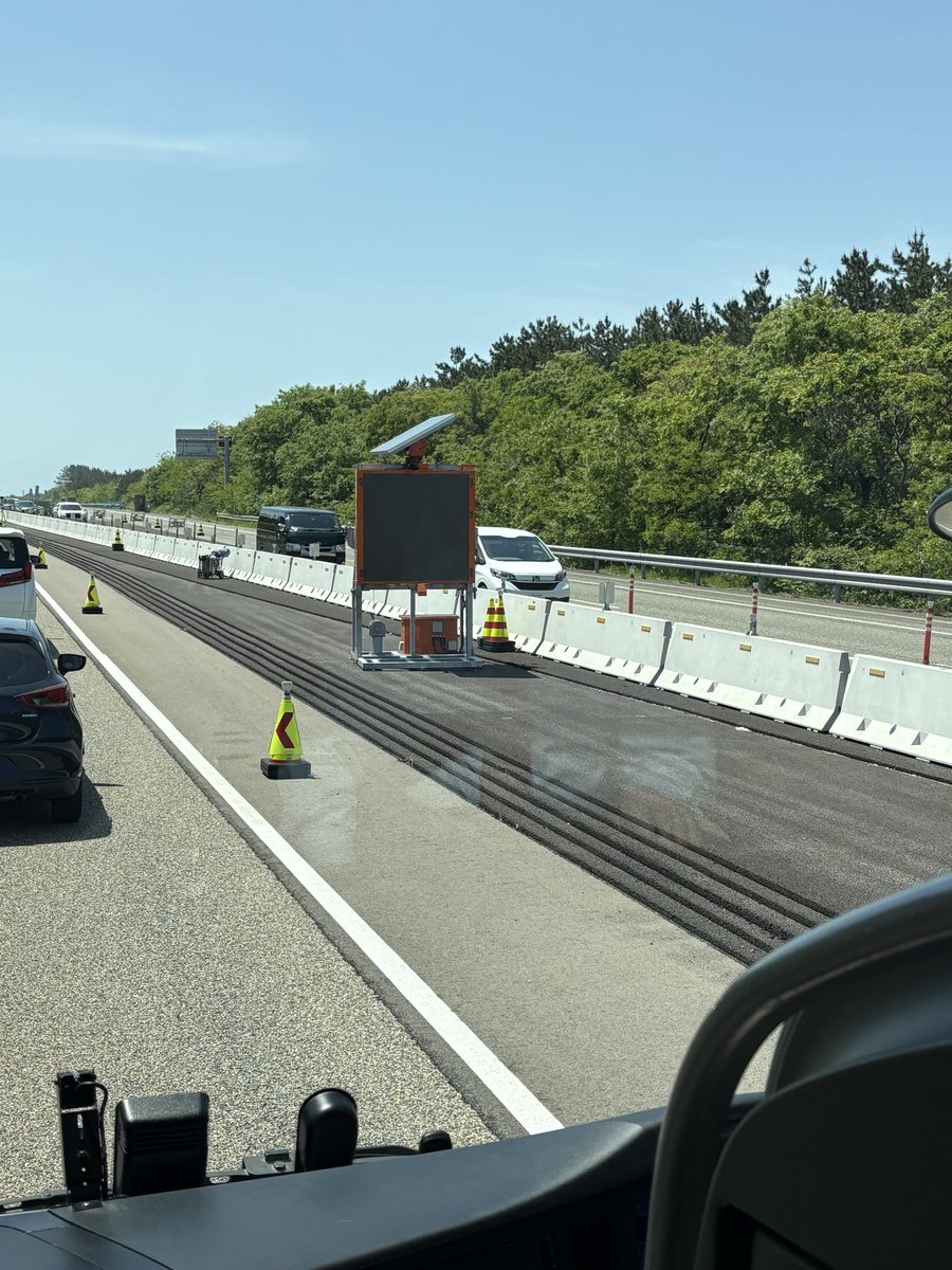 corapiston's tweet photo. 工事中の手取川橋梁　@hokurikuhighway https://t.co/tQD56qTR8U