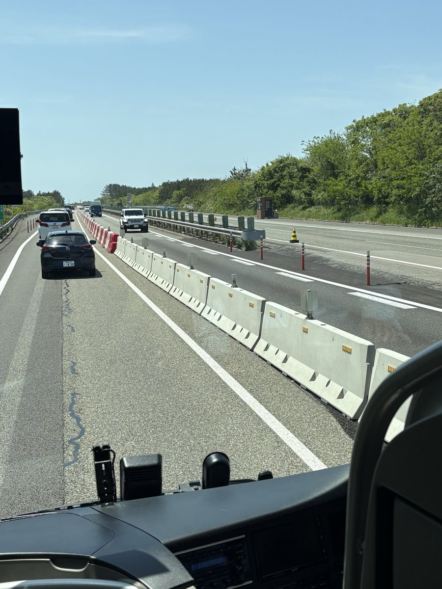 corapiston's tweet photo. 工事中の手取川橋梁　@hokurikuhighway https://t.co/tQD56qTR8U