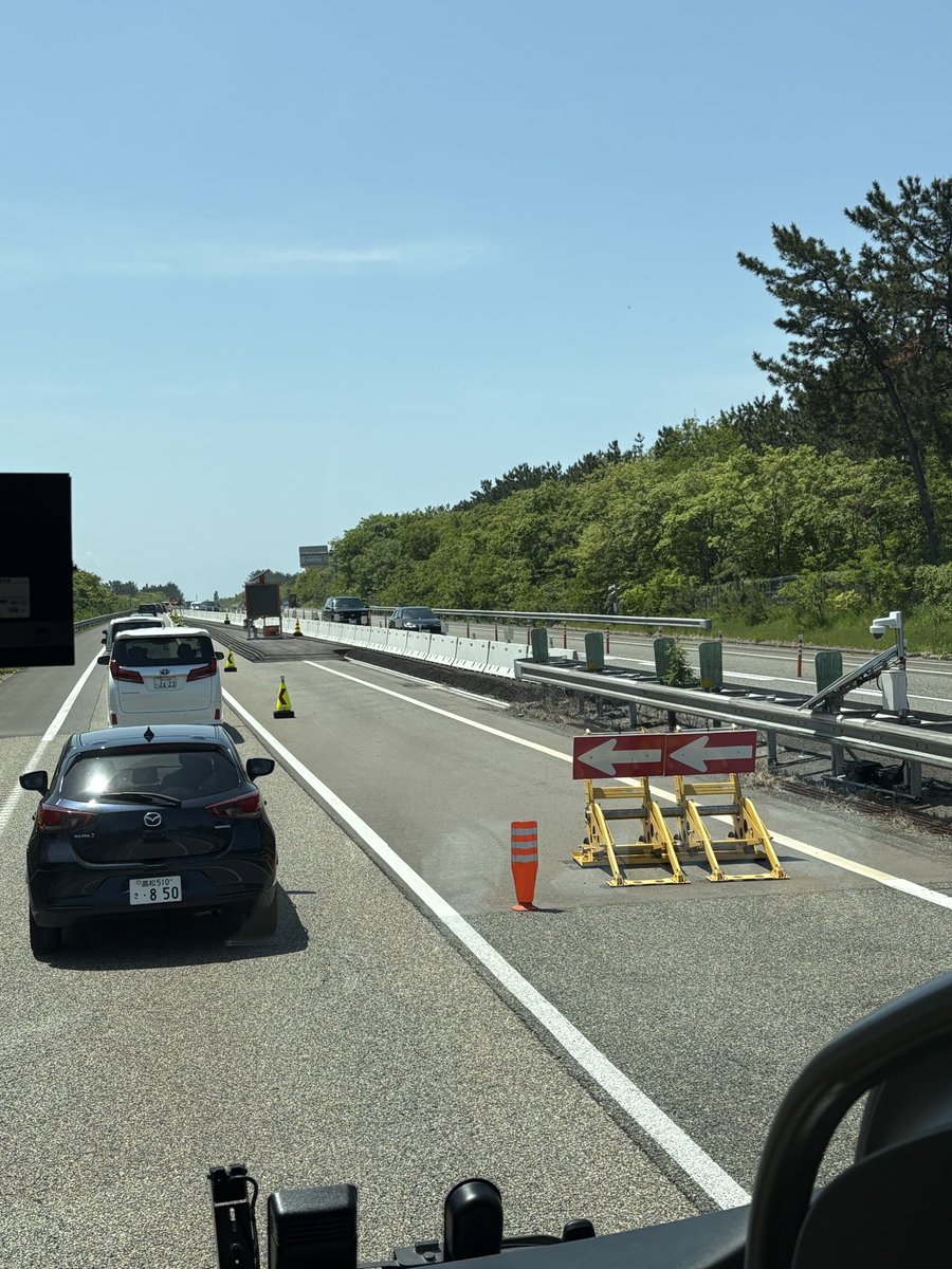 corapiston's tweet photo. 工事中の手取川橋梁　@hokurikuhighway https://t.co/tQD56qTR8U