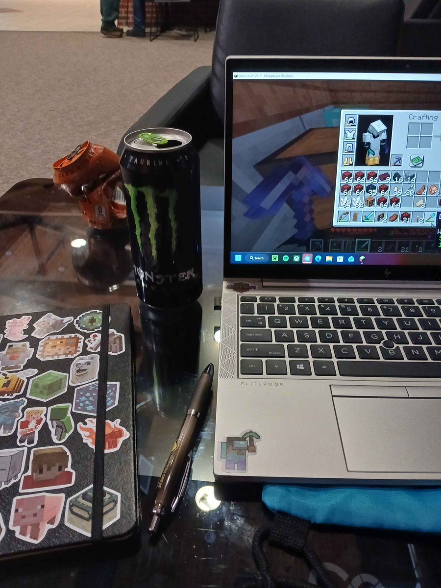 revvioli's tweet photo. life here aint bad ngl #minecraft #autism https://t.co/HFIVHnNeY7