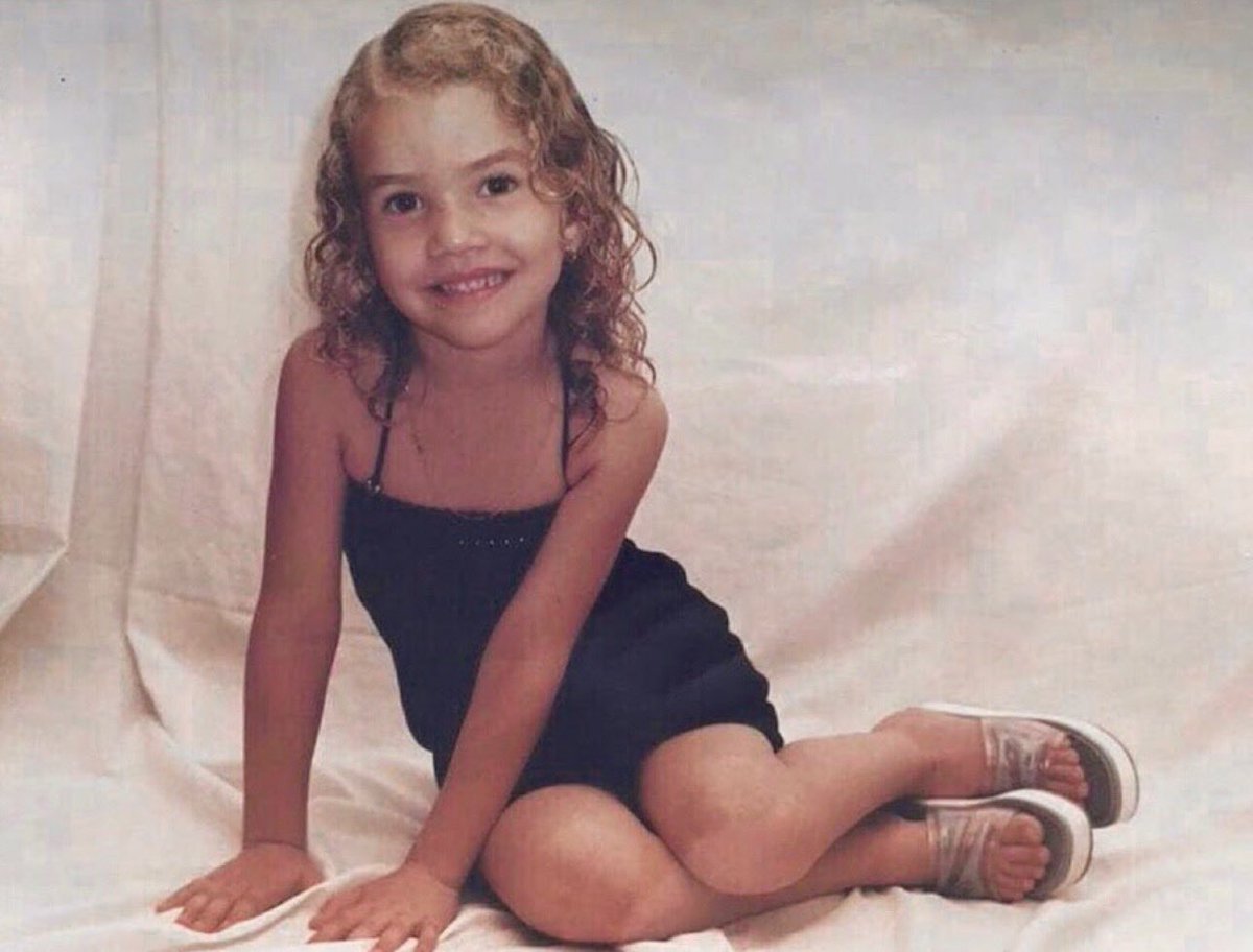 ninhosquad's tweet photo. metade do meu coração tá de aniversário :') feliz 31, vitórinha https://t.co/CGR1ECZfV2
