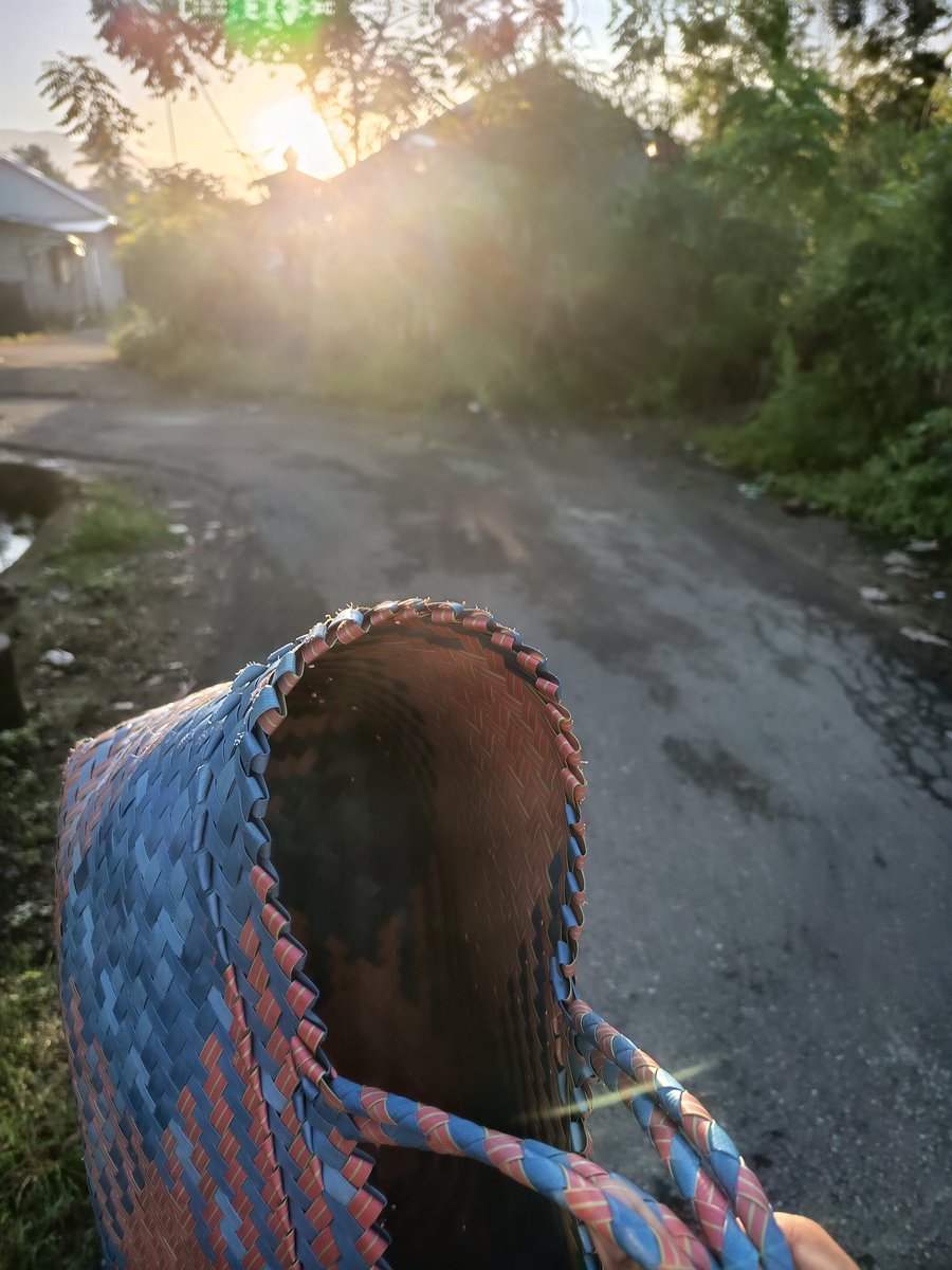 cooliska's tweet photo. Morning walk to buy groceries, whatever happened yesterday doesn't make the sun refuses to rises. Whatever happen tomorrow, today is still a good day. https://t.co/Oan5OksmP4