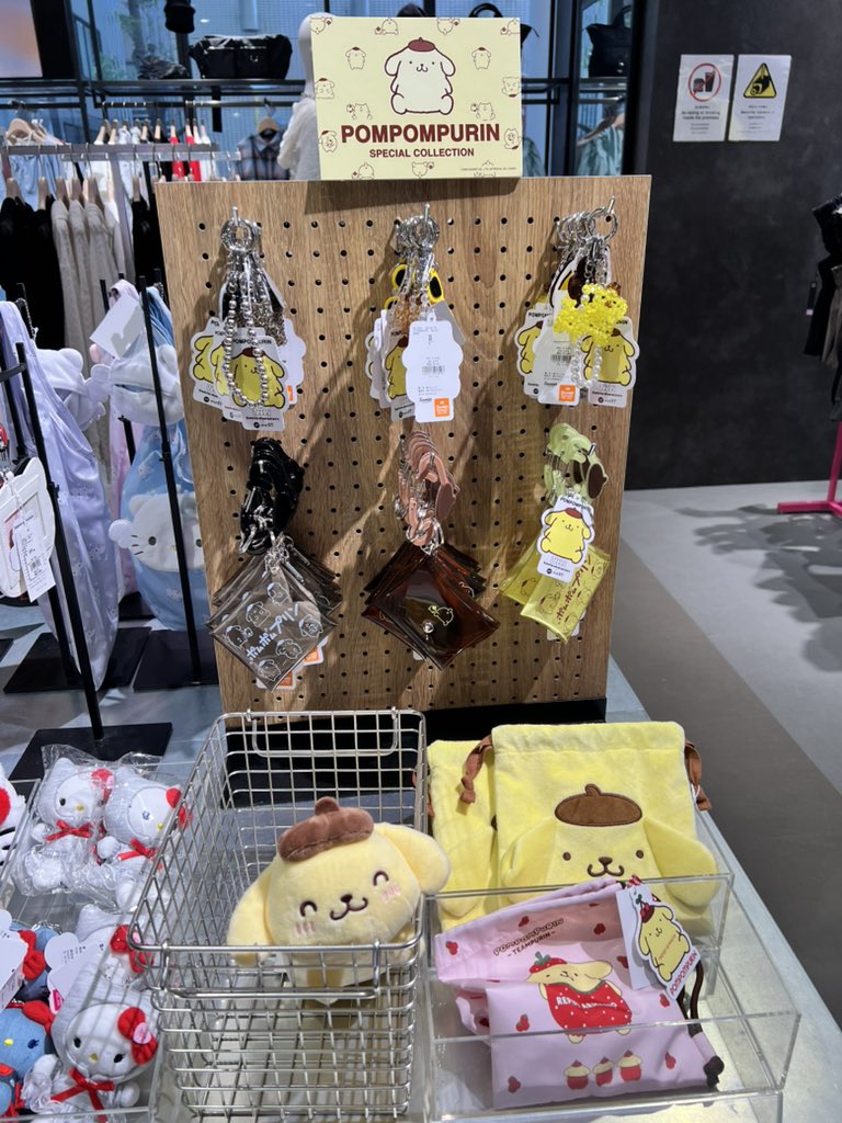 purin5904's tweet photo. Pompompurin overload https://t.co/IuPL7Luxfr
