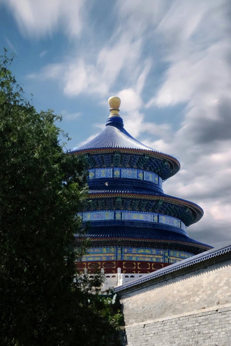 NatureVista_4K's tweet image. Where the Emperor spoke to Heaven. 🏛️✨ Ancient blue standing tall in modern Beijing.
📍 Beijing, China 🇨🇳 
#Beijing #China #Trending