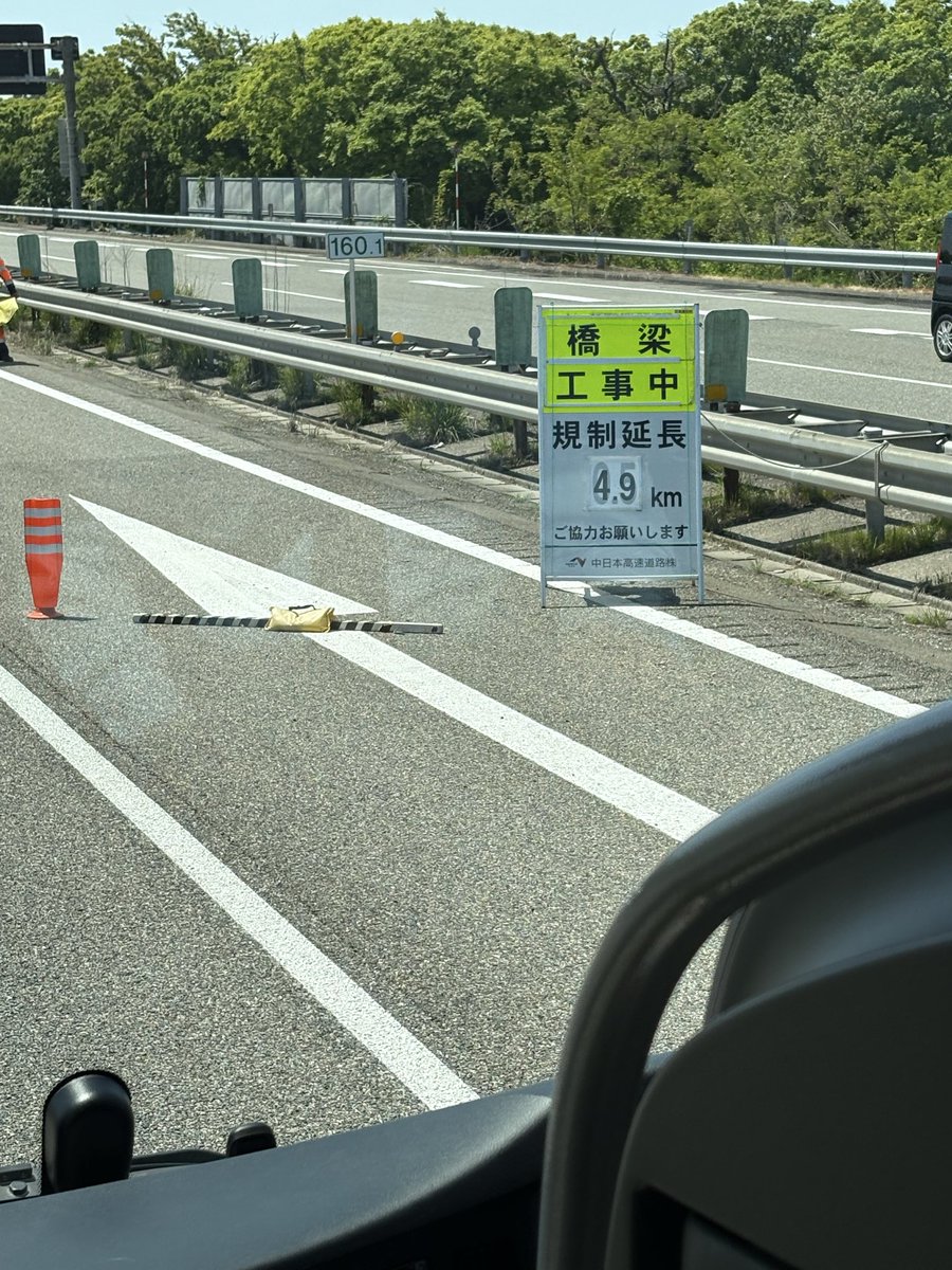 corapiston's tweet photo. 手取川橋梁の対向車線、金沢方面に向かう車線工事閉鎖のため、美川手前から渋滞。#hokurikuhighway #高速渋滞 https://t.co/gd2ijxWAWr
