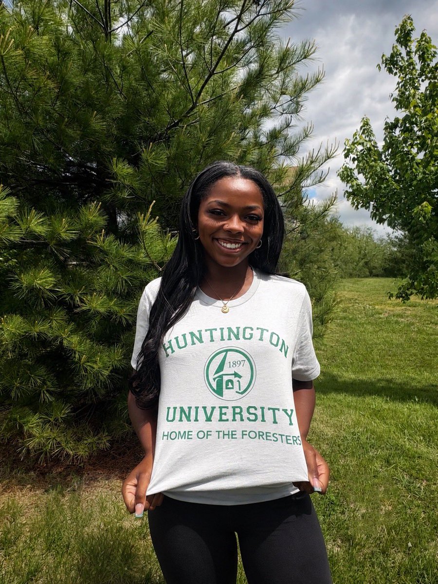 HuntingtonVB's tweet photo. Found a Forester! 🌲 We are thrilled that 2026 DS London Murray from Cathedral HS and REV Volleyball Club will be joining our HUVB family this fall! 💚 https://t.co/qvooFYsNcv