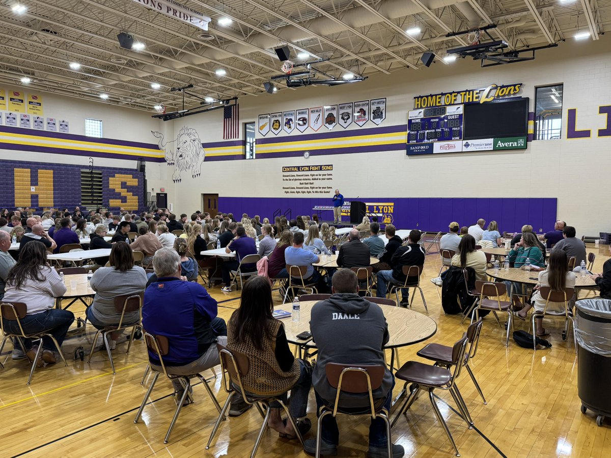 JordanMenning's tweet photo. Thank you @HolyNutmeg for speaking at the @CentralLyon All Sports Banquet tonight! Looking forward to how our student athletes pursue their dreams! https://t.co/GQjmnkQ4cI