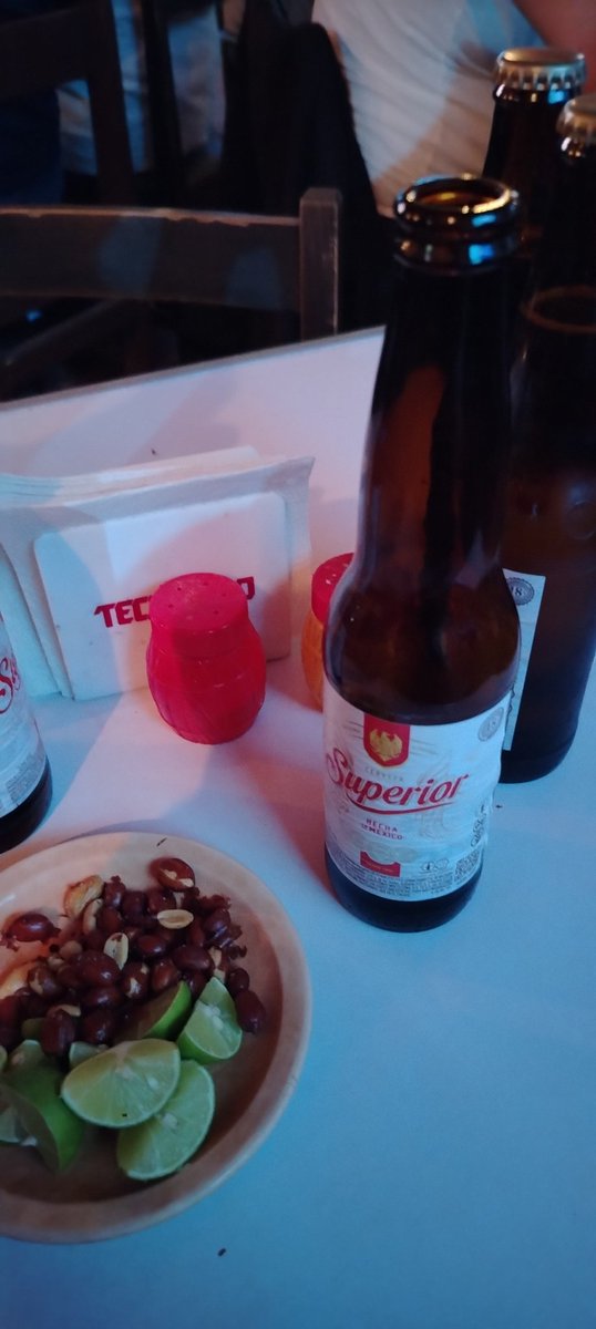 Aylin_Max2's tweet photo. Pasando el calor con unas en el centro.... 😋🫣 https://t.co/w96v1usRjJ