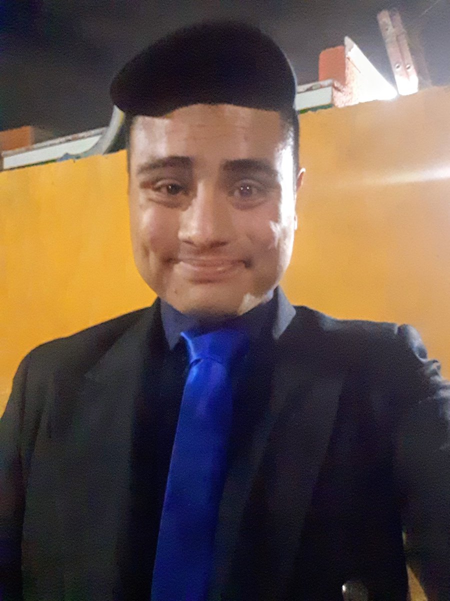 DionLosVlogs's tweet image. ¡Feliz Viernes 1ero de Mayo! 😊👔

#Dion #DionGarcia #FelizViernes #HappyFriday