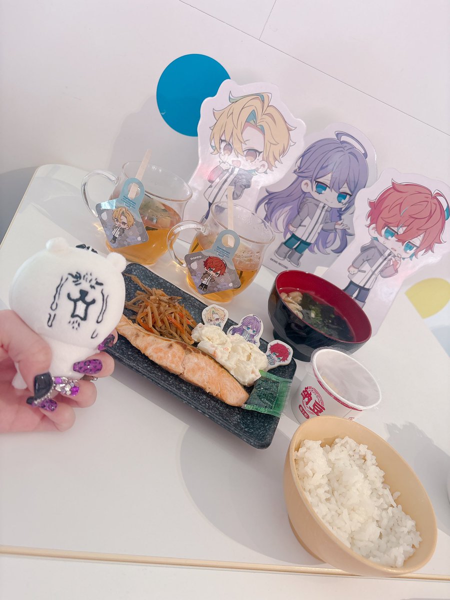 朝食の時間だ、食事を許可する