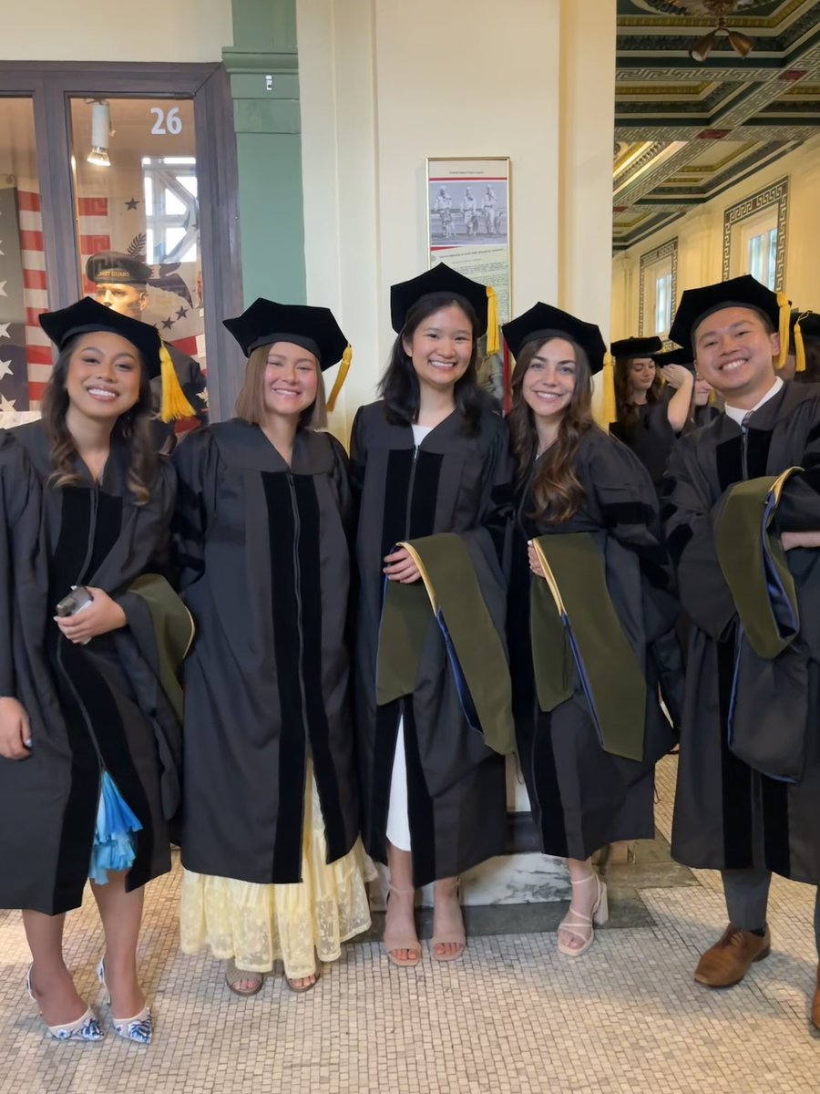 pittpharmacy's tweet photo. Congrats, Pitt Pharmacy grads!🎉

#h2p #pittpharmacy https://t.co/MpgwL2wepM