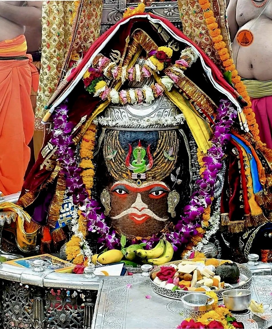 🚩ॐ📿ll #जय_श्री_महाँकाल ll📿ॐ🚩

🎪🎪स्वयंभू  अवंतिकानाथ
         राजाओंके राजा महाराजा
श्री महाँकालेश्वर राजा की
#भस्म_आरती श्रंगार के दिव्य दर्शन!!!