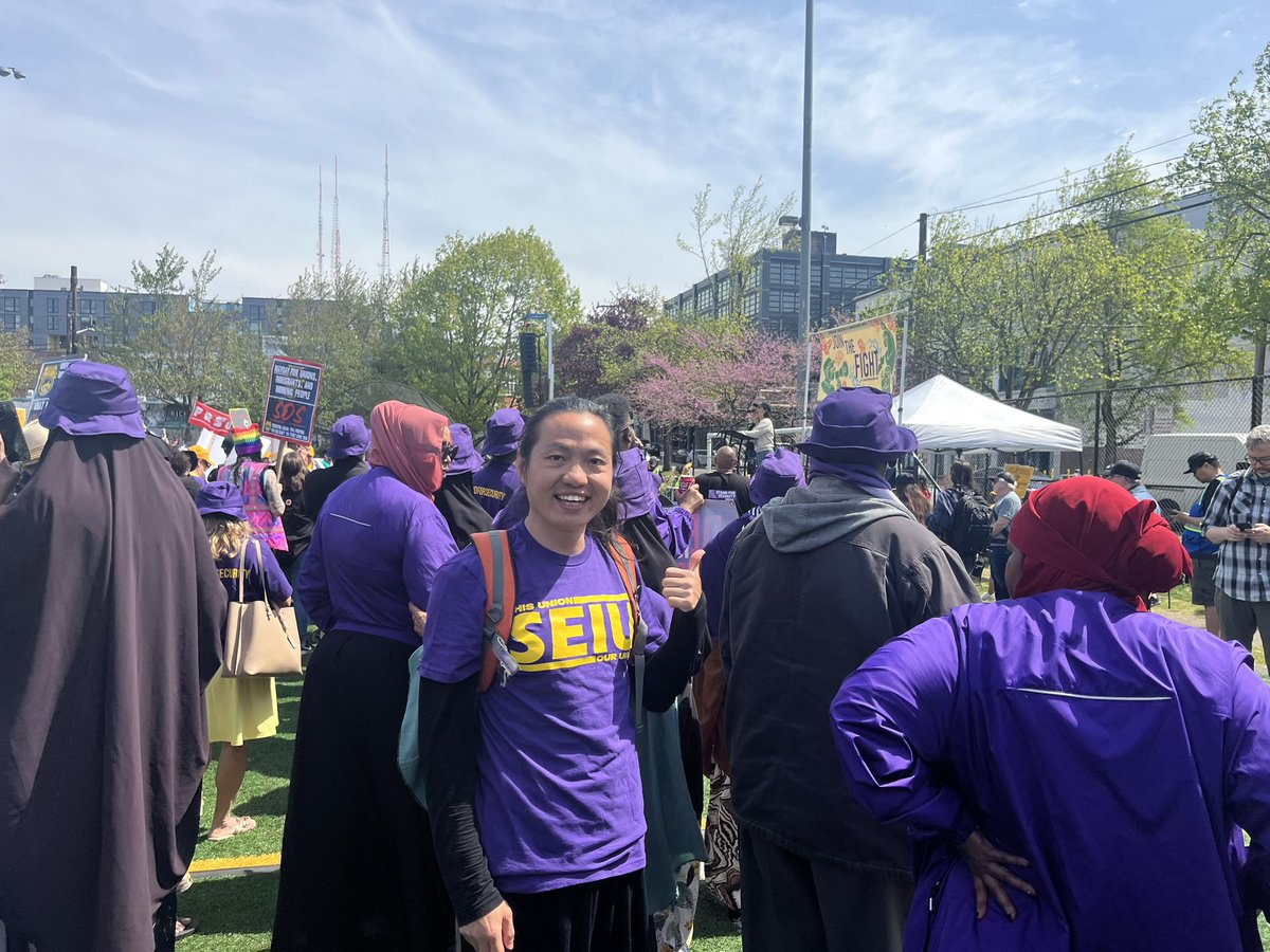 yiye5566's tweet photo. 我也是有工会的人了,哈哈美国工会氛围真好!大家请支持@SEIU @32BJSEIU #seiu
#seiu775 https://t.co/oJG70fUuyI