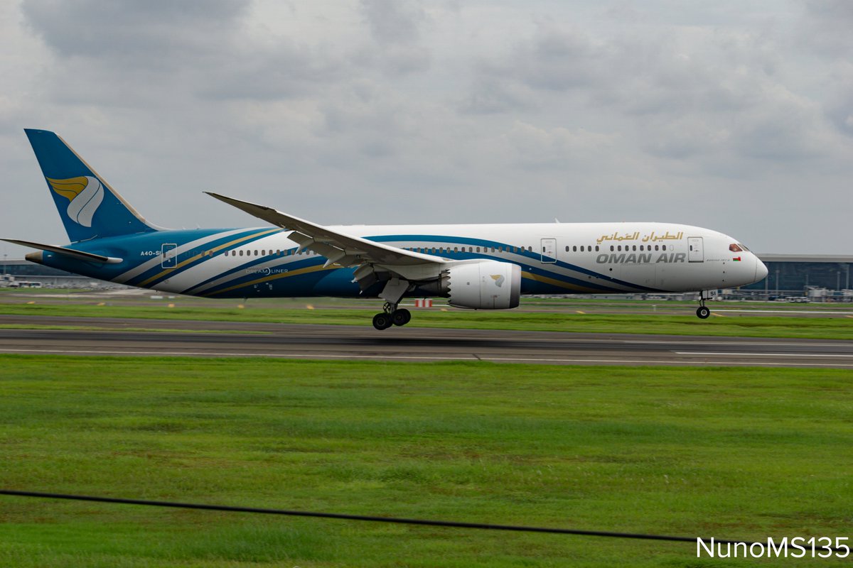 NunoMS135's tweet image. Oman Air 
Boeing 787-9 Dreamliner
A4O-SI
Arrived from Muscat 
04 - 01 - 2026
CGK / Soekarno Hatta 
#PlaneSpotting 
#Boeing 
#B787