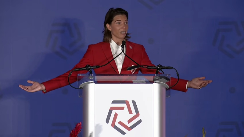Tobin en su ingreso al Hall of Fame: "Cuando me quedé sin el fútbol, me di cuenta de que era como una muerte. Parece raro pero no sabía quién era sin jugar al fútbol. Le agradezco a mi esposa, Christen, porque fue muy duro descubrir cómo seguir". (1/3)