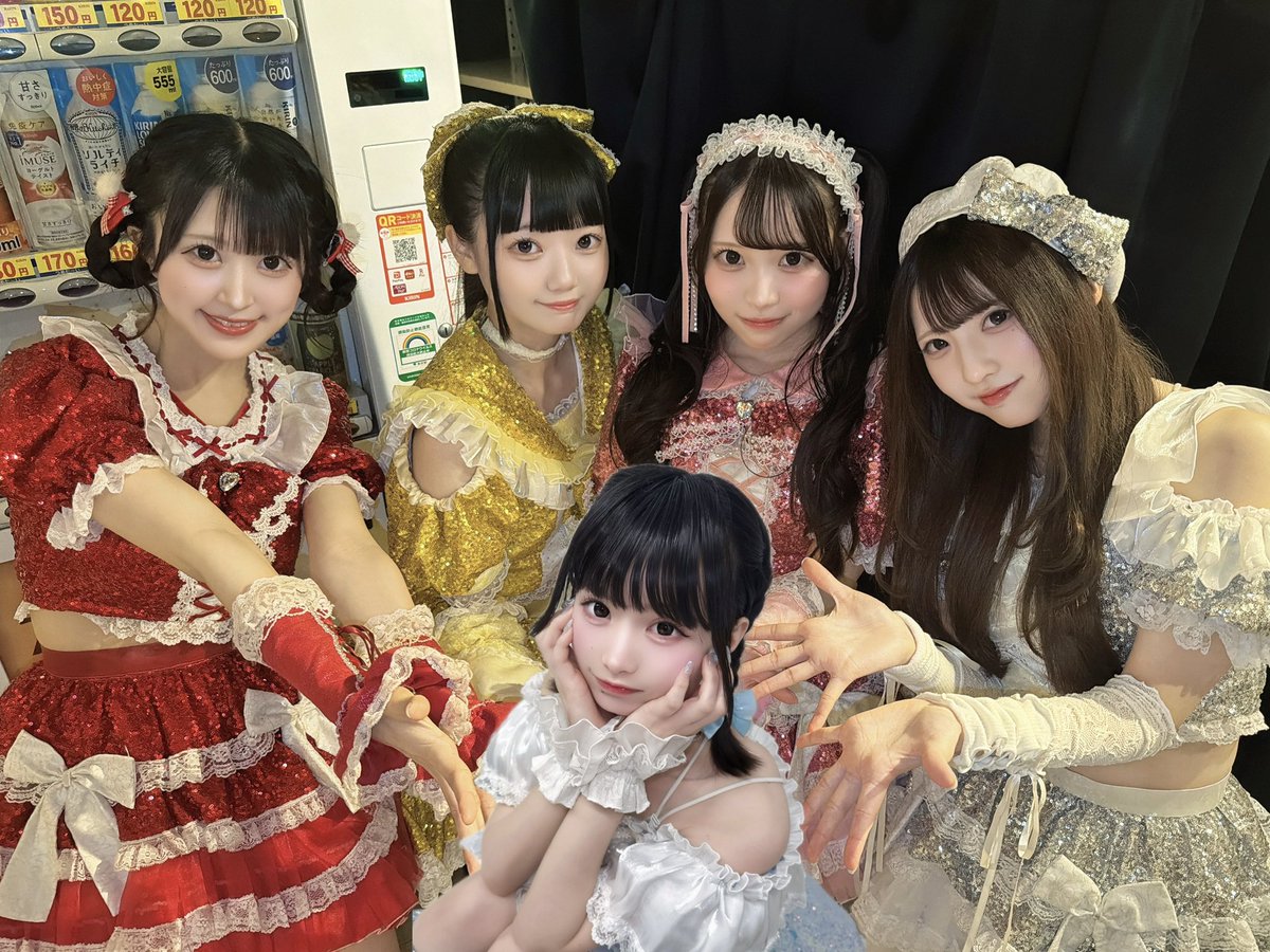 stalove_staff's tweet image. 『IDOL PORT mini Vol.10』
ありがとうございました💌

【#スタラブセトリ】

♬.*ﾟ可愛くなれちゃう、無限大！
♬.*ﾟSnow moment
♬.*ﾟラブユハ
♬.*ﾟ恋のテストは放課後に
♬.*ﾟすきキュン

Next▶️5月3日(日)
『LEMONADE SODA』
に出演させていただきます💌

📍 渋谷ストリームホール
🎁