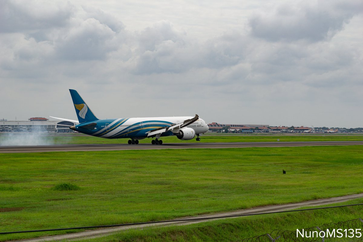 NunoMS135's tweet image. Oman Air 
Boeing 787-9 Dreamliner
A4O-SI
Arrived from Muscat 
04 - 01 - 2026
CGK / Soekarno Hatta 
#PlaneSpotting 
#Boeing 
#B787
