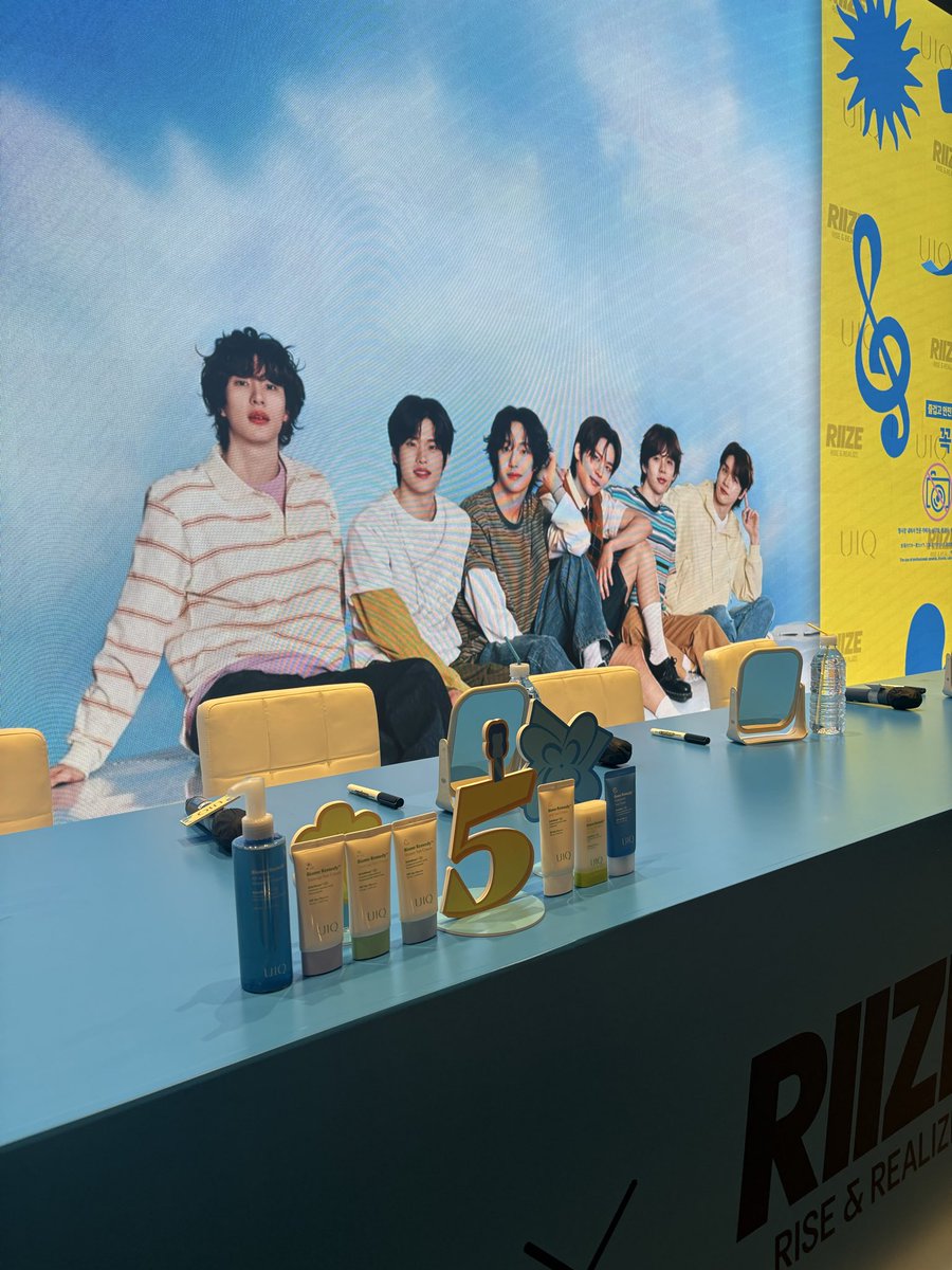 유이크 UIQ tweet media