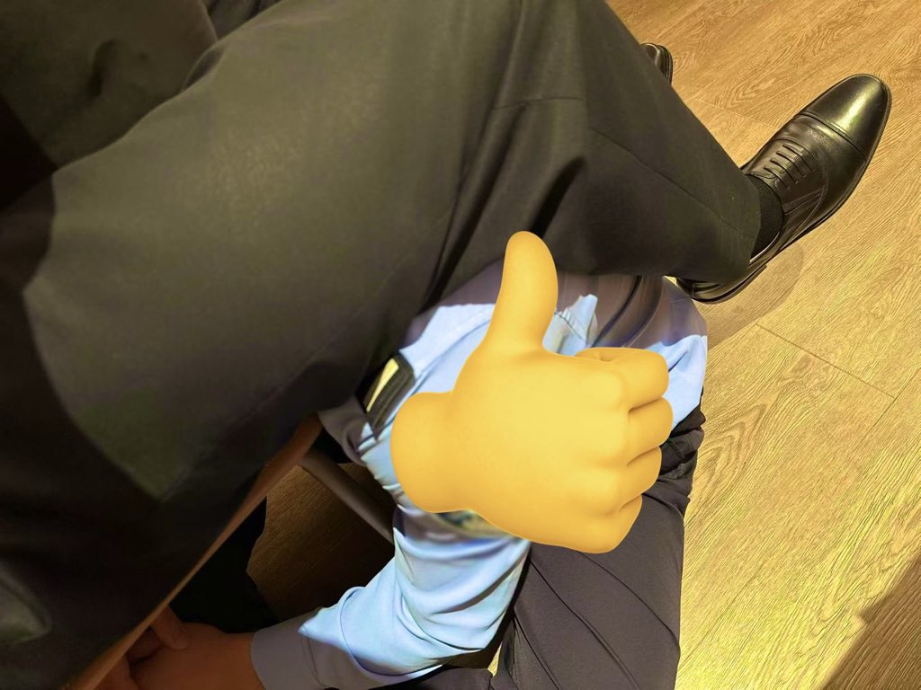 SWAT54961147's tweet photo. 丝袜粗糙又细腻的质感在最敏感处反复摩擦，那种钻心的酥麻感让我全身无法自抑地痉挛。在这种被极限羞辱的窒息感中，我迎来了人生中最耻辱也最巅峰的一次宣泄——在丝袜的踩踏下彻底缴械，全身颤抖，又爽又绝望。 https://t.co/TmDatDK7wX