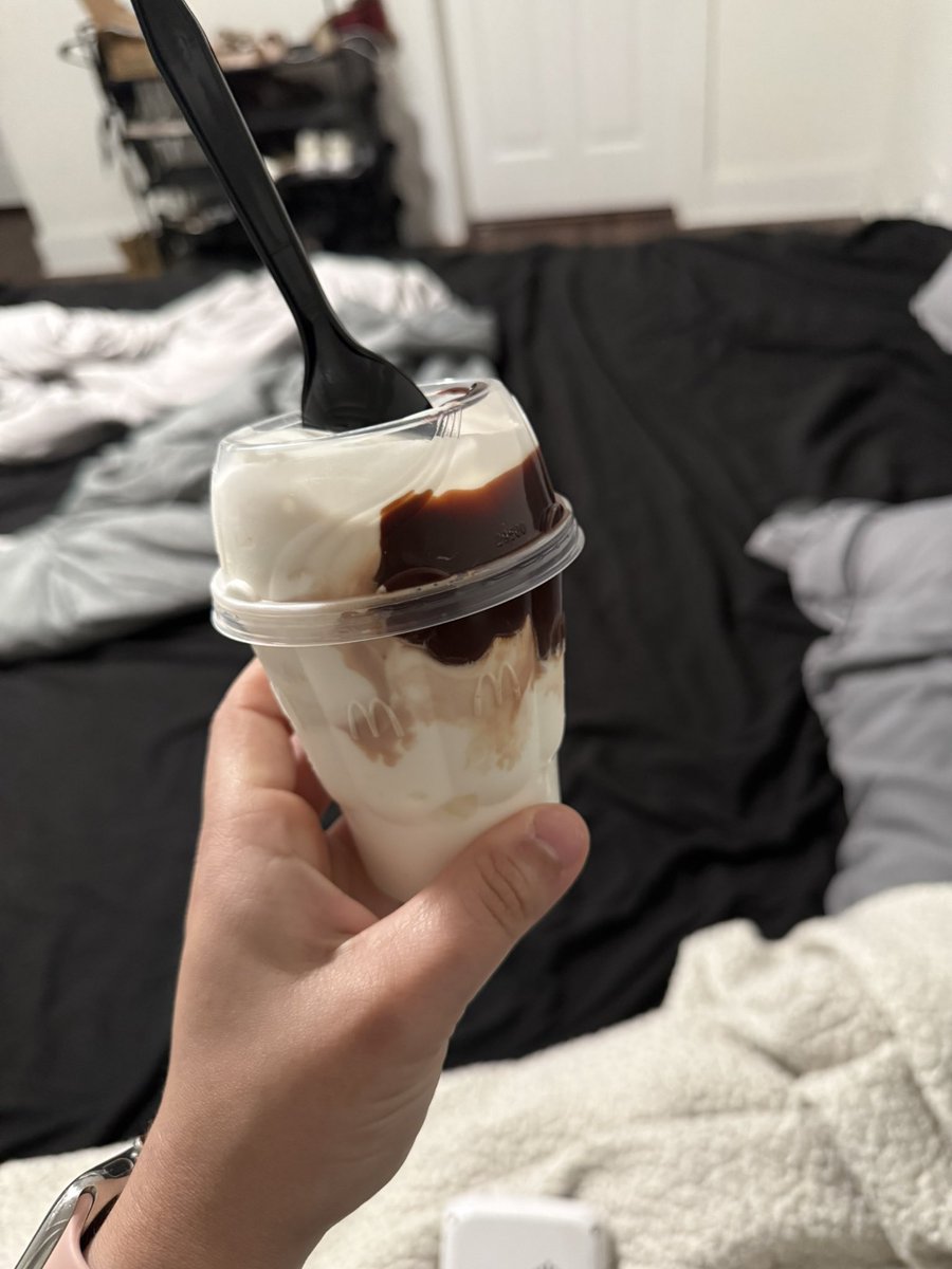 NapQueenCole's tweet photo. When you ask and pay for extra hot fudge and this what they give you. @McDonalds 😒😒 https://t.co/v238G0sBb6