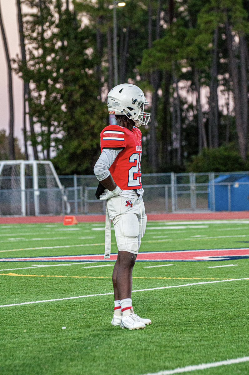 25locksmith's tweet photo. Beyond blessed to receive this invite the the @youareathlete all American showcase . LETS WORK ❗️#youareathlete #atascocitahighschool #db #cohart2028 #chadwoodsjr @Coach_Coats @CoachCDoggett @247Sports @PrepRedzone @ATASCOCITA_FB https://t.co/iIL4dFvn6V
