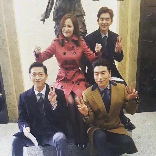 l0vingyoo's tweet photo. 👊👊👊👊 https://t.co/fof7GGFej3