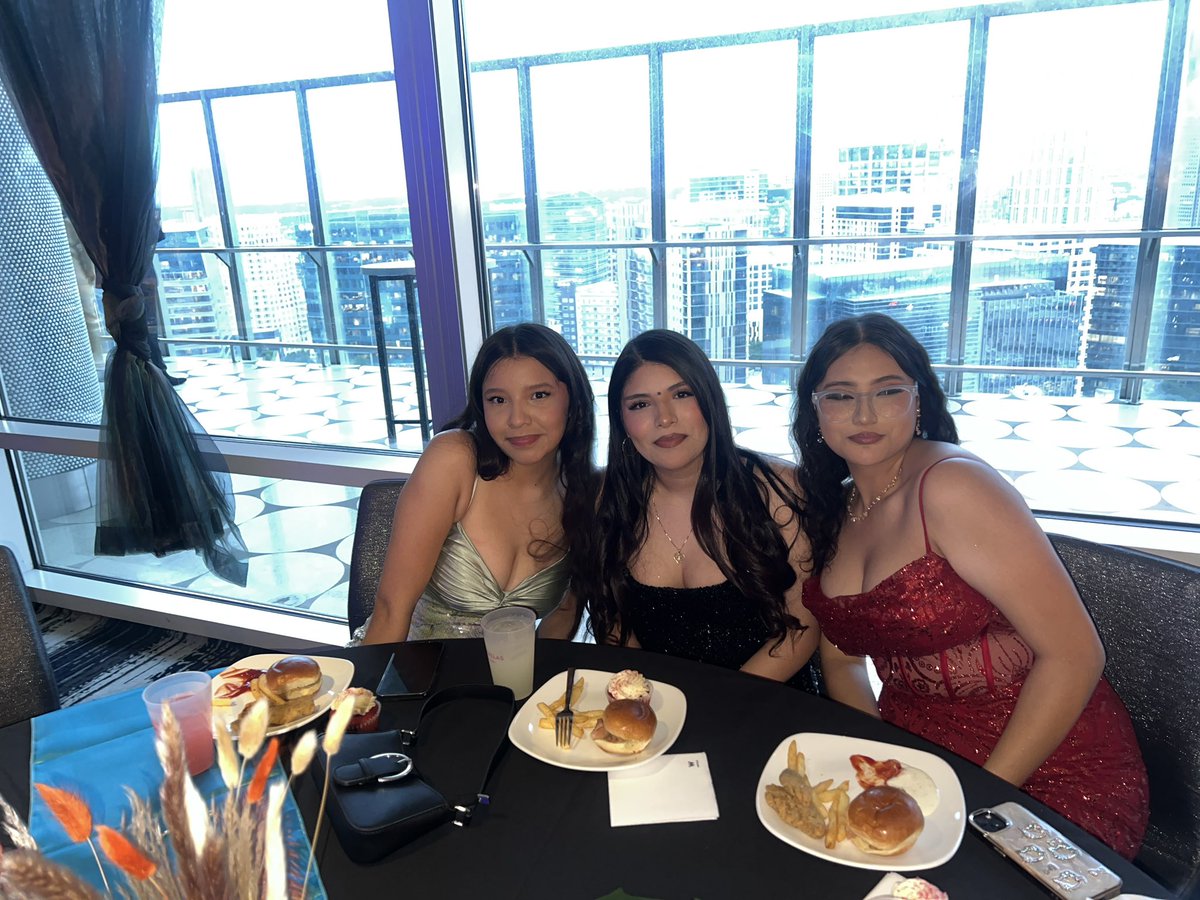 AnaisEmpowersED's tweet photo. Not me shedding a tear at prom, my babies all grown up 😭😭 https://t.co/qFvoA4NmCg