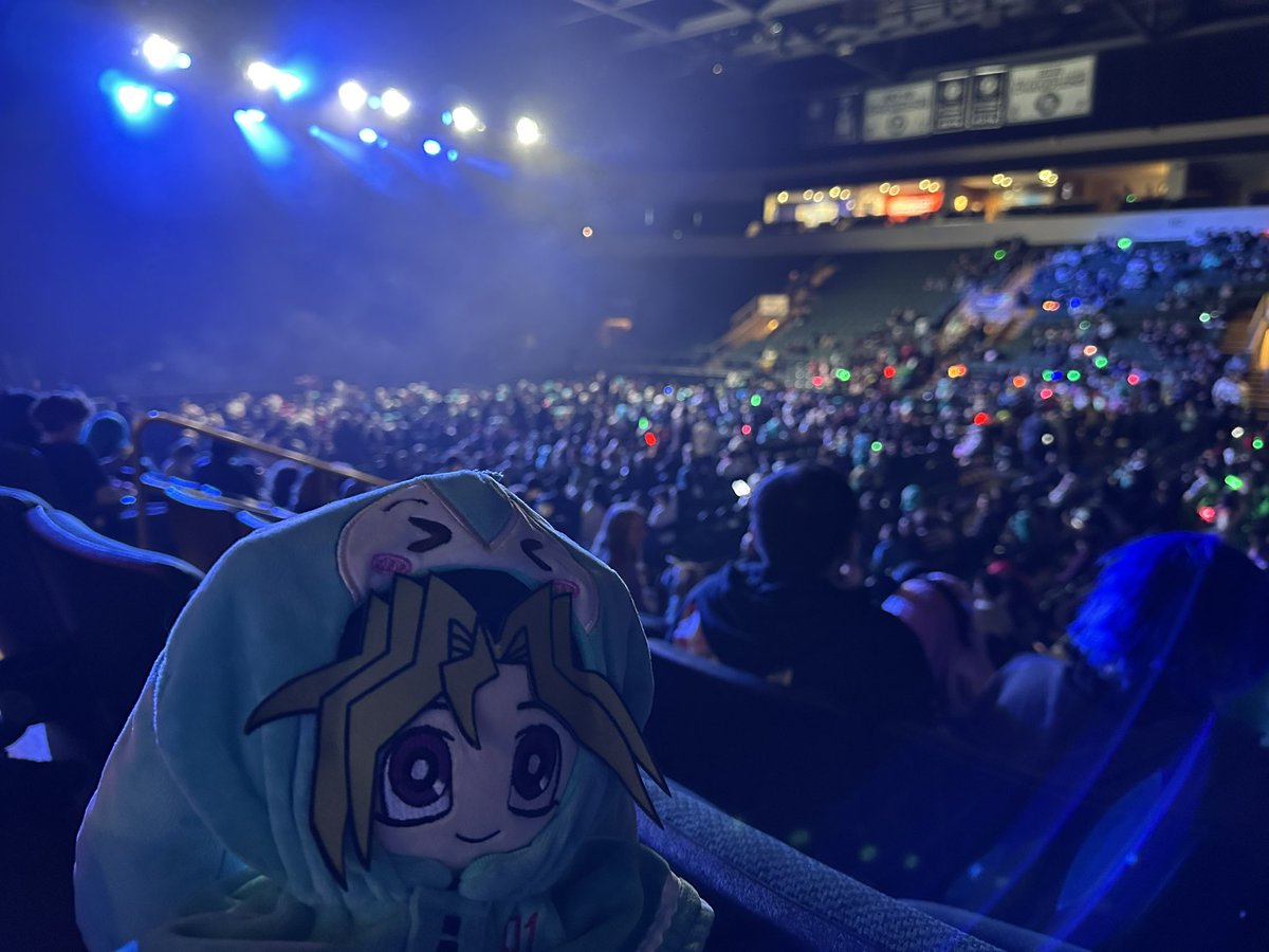 texaloid's tweet photo. miku expo with yugi!!!! https://t.co/1VKhCgSxg6