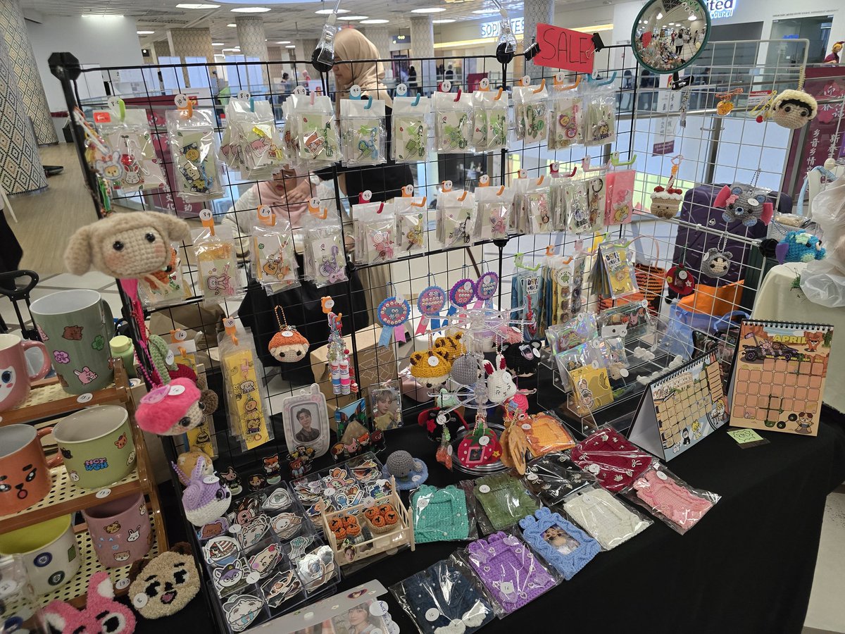 notHanisah's tweet photo. Hi we are open now at L2, KL Gateway Mall🥰

#KPOPMARKETv3 https://t.co/RJA2AwF4ZK