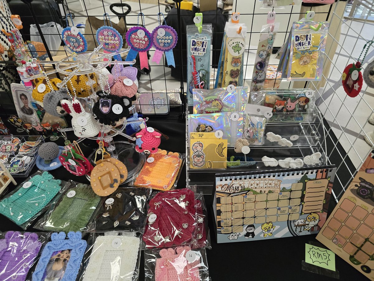 notHanisah's tweet photo. Hi we are open now at L2, KL Gateway Mall🥰

#KPOPMARKETv3 https://t.co/RJA2AwF4ZK