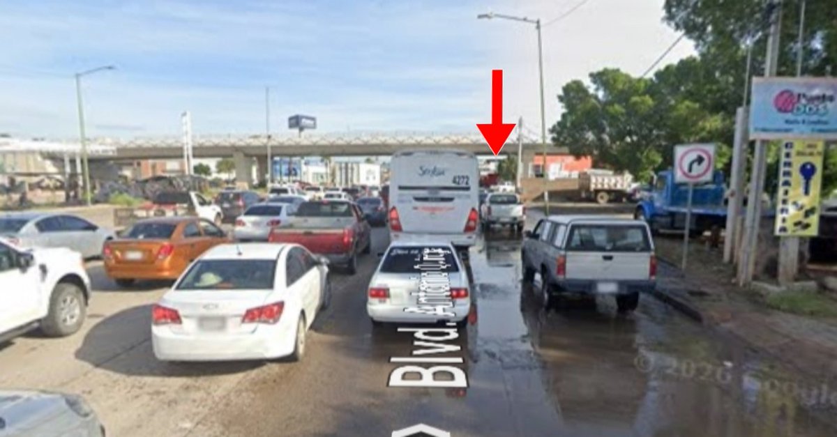 _Javier_Amaral's tweet photo. @ingsamuelchen reciba un saludo y petición, si transita por el Quiroga de sur a norte, en el cruce con García Morales se hace congestionamiento porque vehículos que quieren seguir recto, invaden el carril de vuelta a la derecha y se para el tráfico. Se podrá instalar boyas? https://t.co/vLApFpKwxn