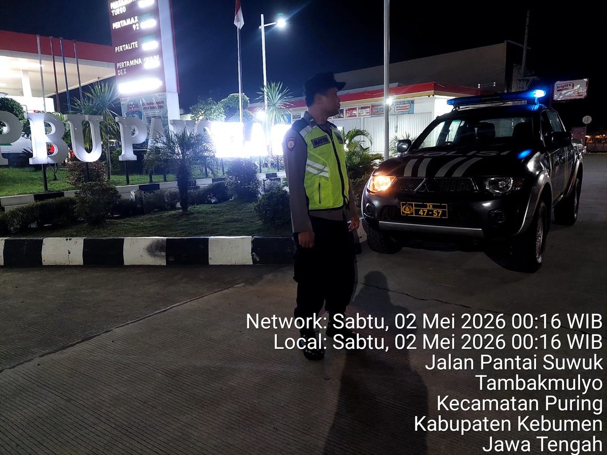 PuringPolsek's tweet photo. Anggota Polsek Puring giat patroli di SPBU Suwuk dan memberikan pesan kamtibmas agar selalu berhati hati di jam jam rawan. https://t.co/I6VgzRLjDo