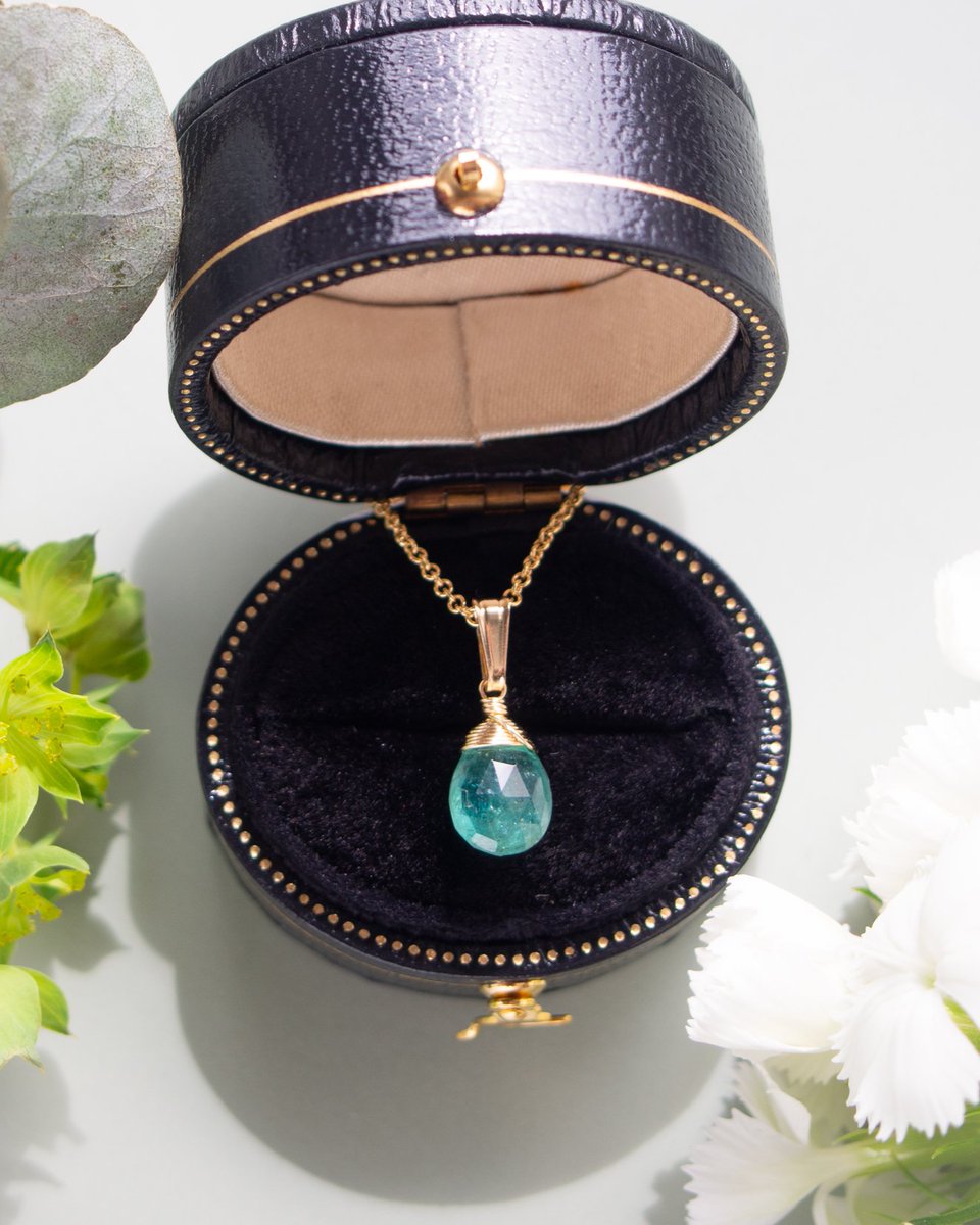 ★美品　真作保証★定価180万円★エルテ ★エメラルドナイト Your next vacation is calling……. and we're resort ready with these