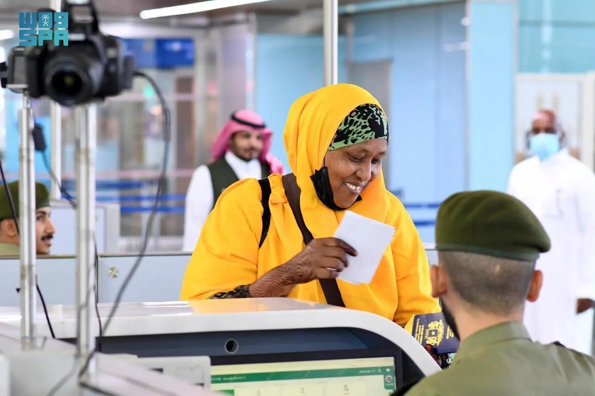 arabnews's tweet photo. #Saudi Arabia's #Madinah airport has begun receiving the first #Hajj pilgrim flights of the 2026 season, welcoming arrivals from the Philippines, Algeria, Somalia and Morocco — as the Kingdom prepares for up to 1.9 million worshipers. https://t.co/bHvuh2UXc8 https://t.co/aiuJA5xFVs