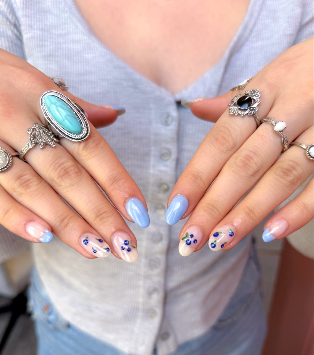 Polish_Portland's tweet image. Everything blueberry means summer in Maine is activated💙 
💅🏻Set + 📸 by Hailey
📍Polish | Portland, ME ⚓️

#nailart #mani #blueberry #nailinspo #nailsalon #nailtech #naildesign #blue #portlandmaine #nailspo #nails