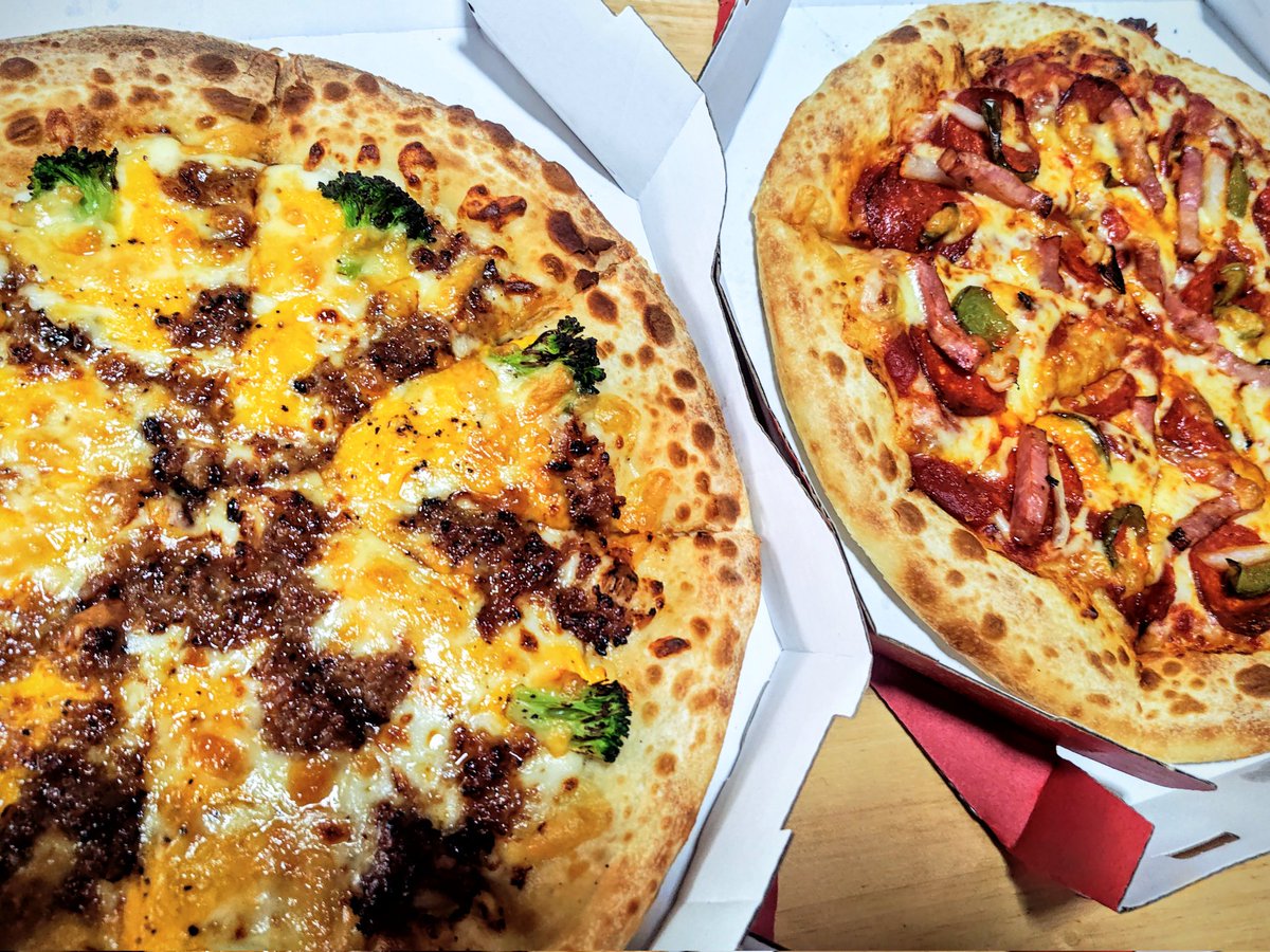 お昼はピザハット

ひさしぶりのピザ
満足しました