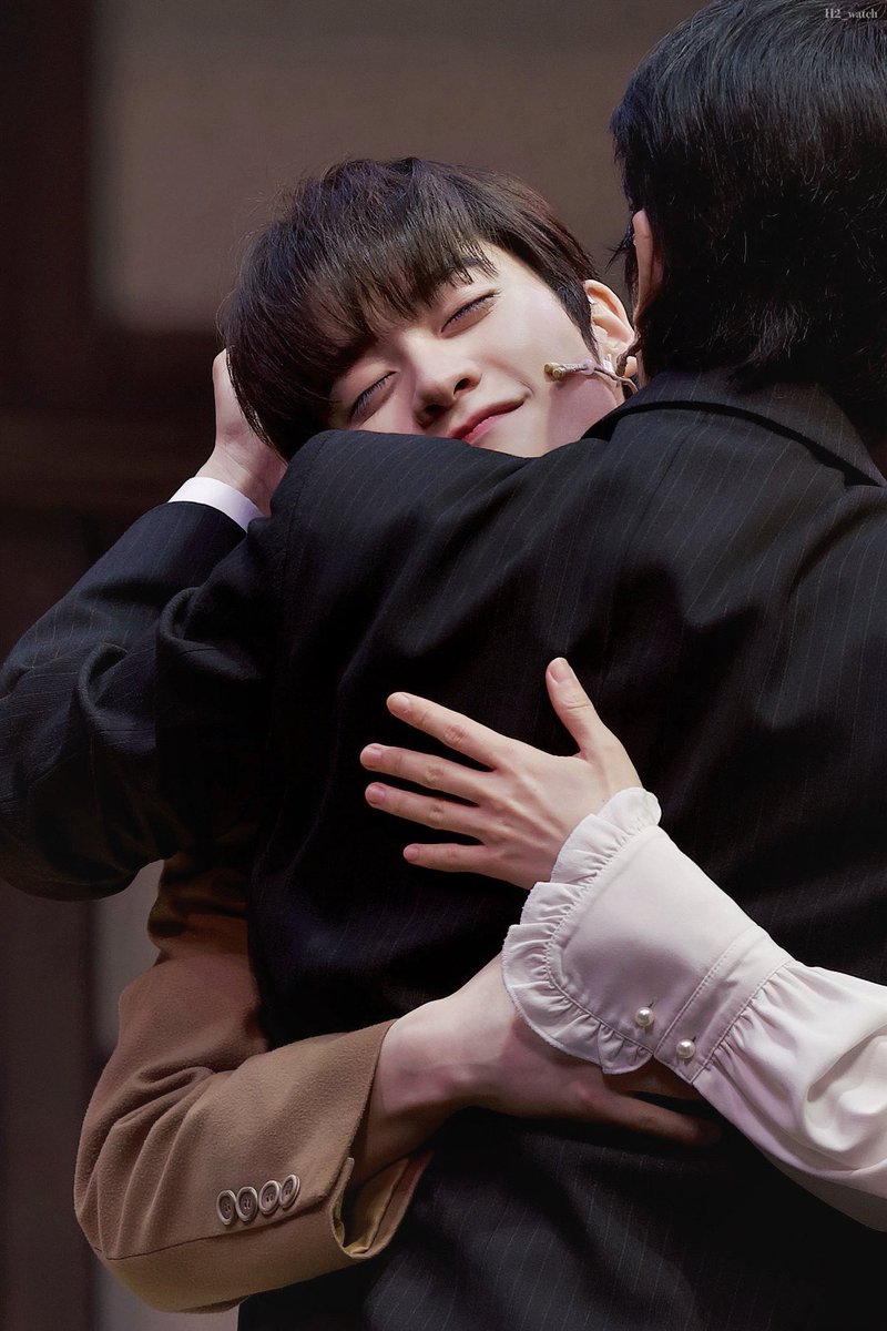 흐이 tweet media