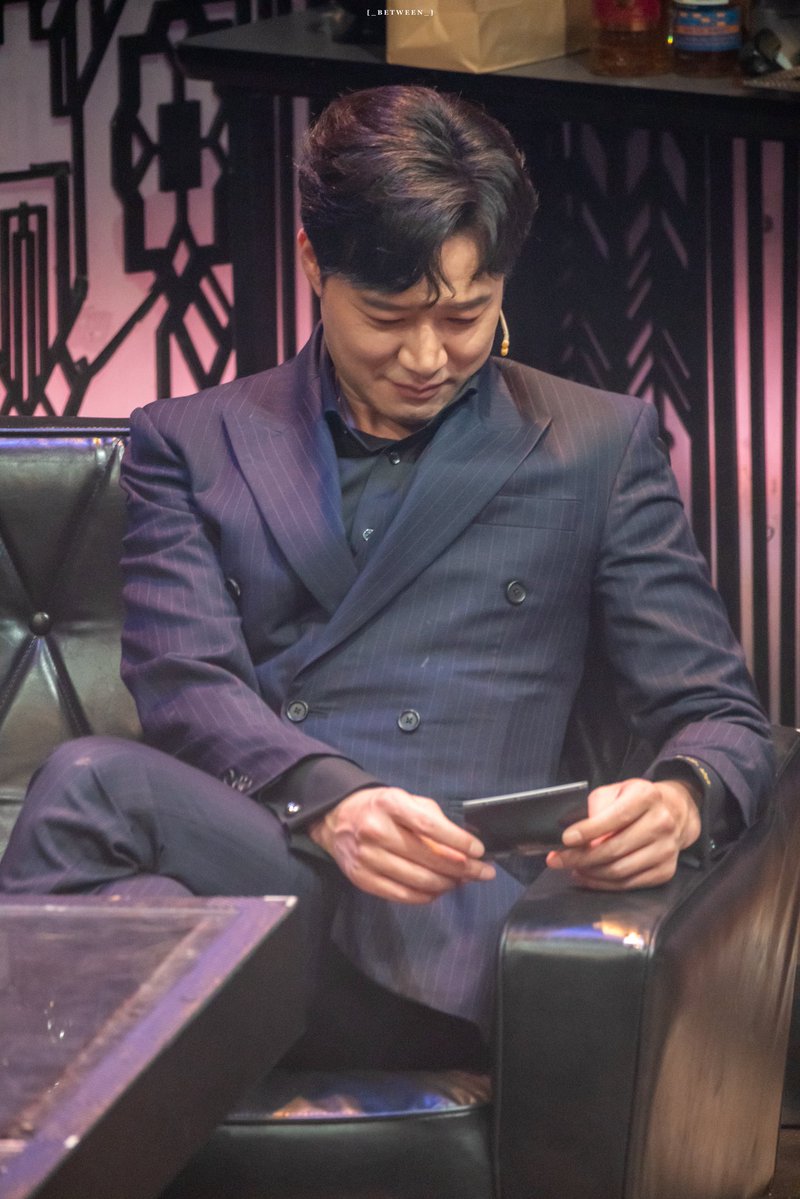 사이 tweet media