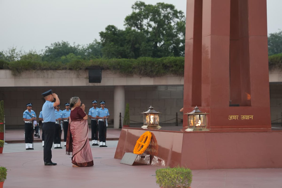 NAVYESM's tweet photo. In a solemn ceremony at the National War Memorial on 01 May 26,  heartfelt floral tributes were offered to Late B Sasidharan LS of INS Khukri, a Battle Casualty who made the supreme sacrifice in the line of duty during the 1971 Indo-Pak War. https://t.co/Ji6auMmqH6