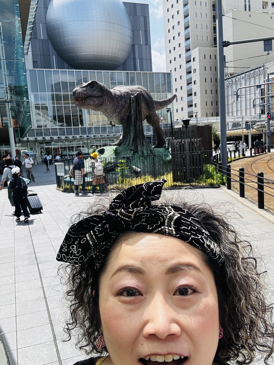 kurochie's tweet photo. 福井に来てます！
駅前の恐竜たち、スゴっ！ https://t.co/WHUwpMqNR3